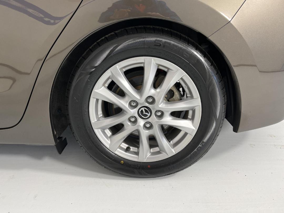 Photo '11' of Mazda Axela