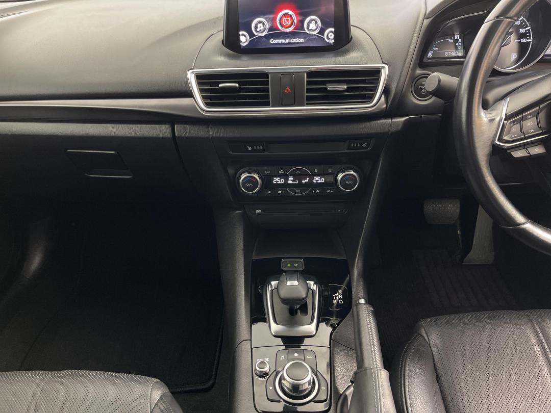 Photo '18' of Mazda Axela