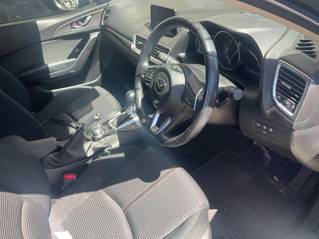 Photo '8' of Mazda Axela