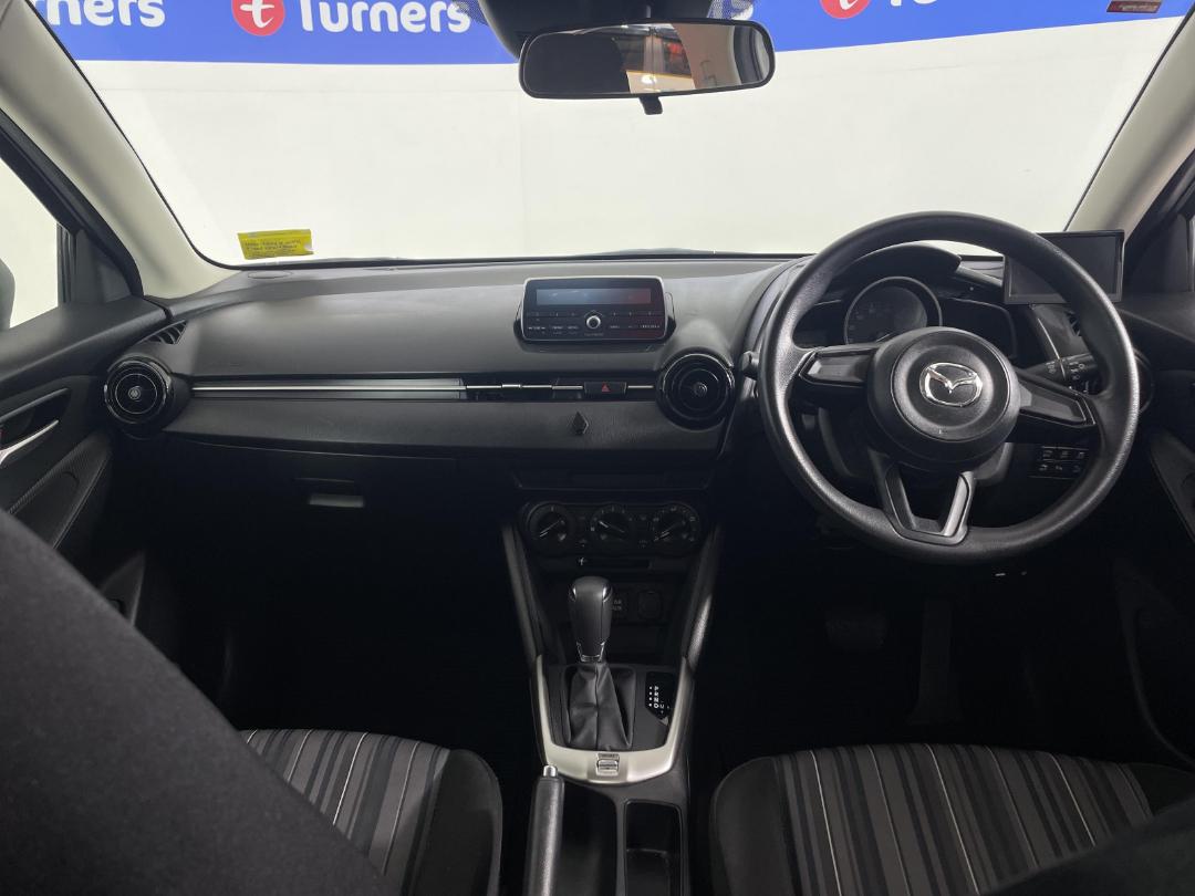 Photo '18' of Mazda Demio Photo '18' of Mazda Demio