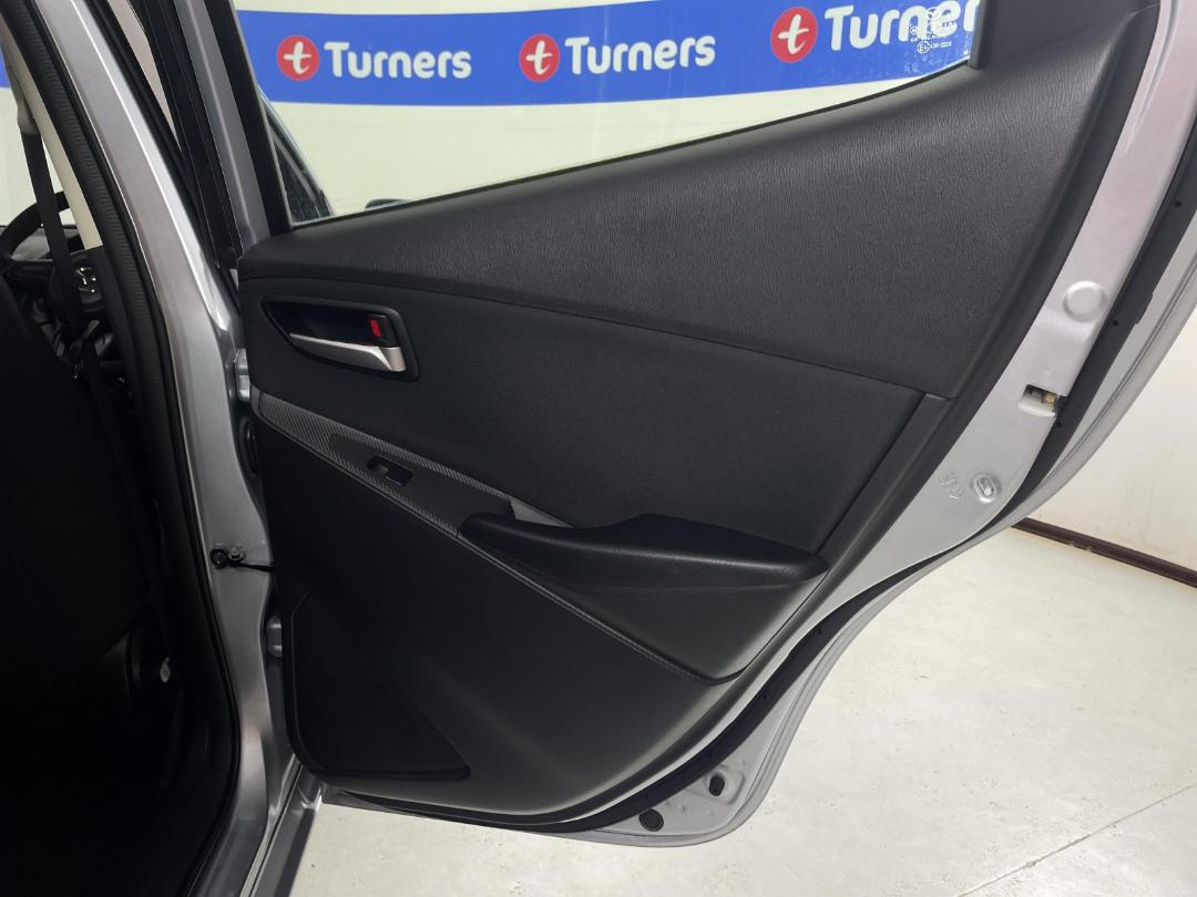 Photo '19' of Mazda Demio Photo '19' of Mazda Demio