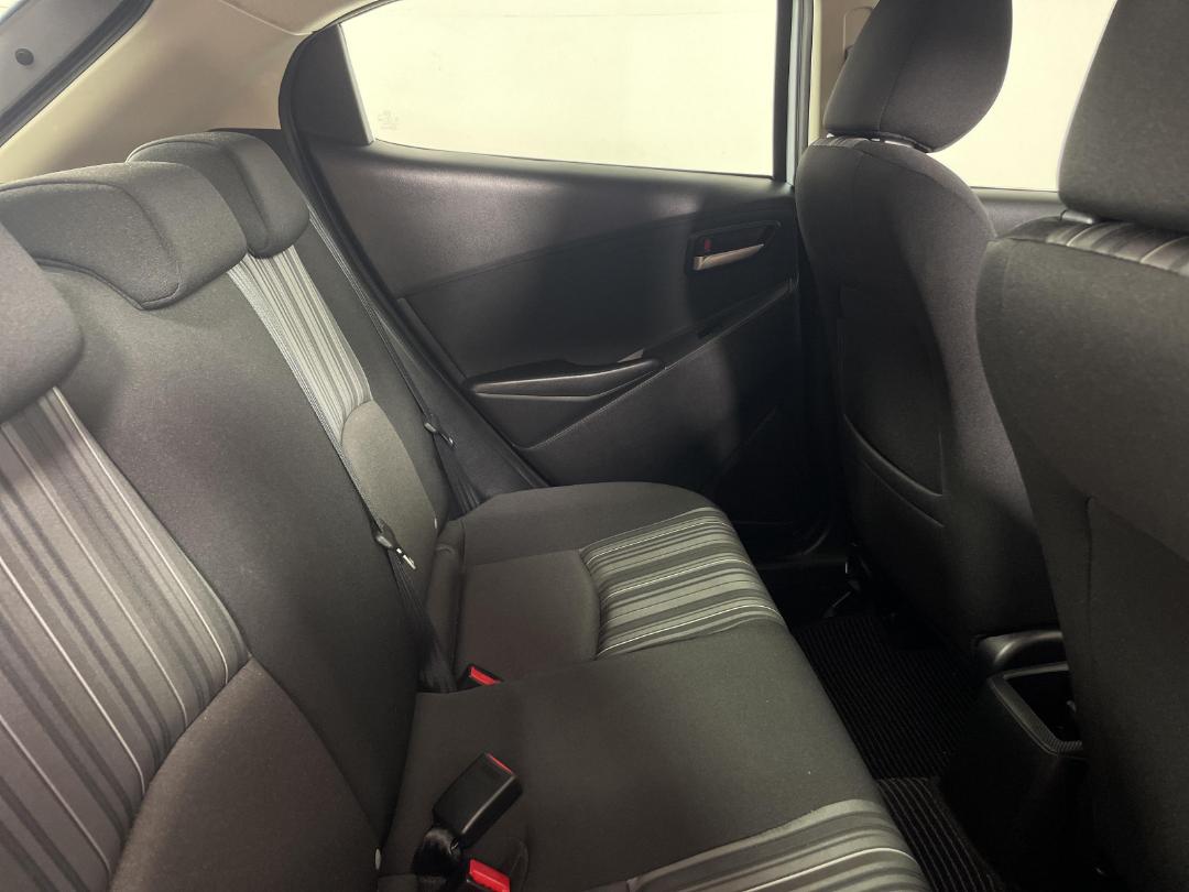 Photo '20' of Mazda Demio Photo '20' of Mazda Demio