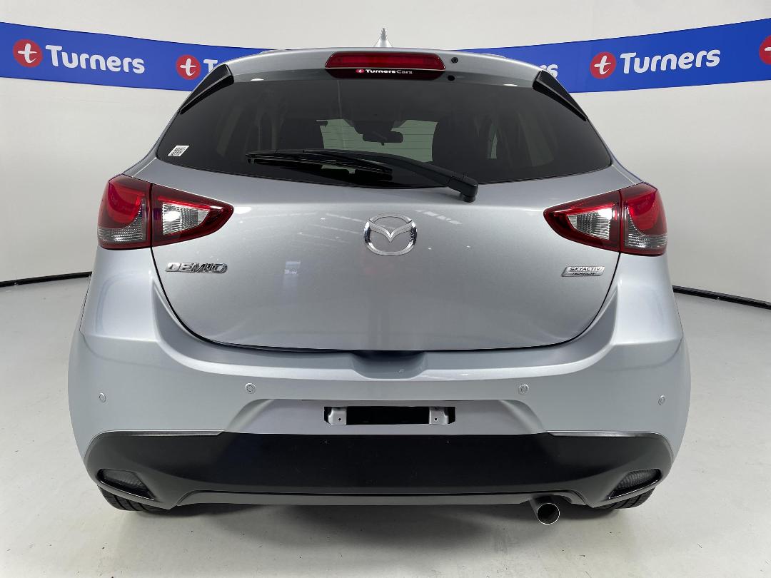 Photo '6' of Mazda Demio