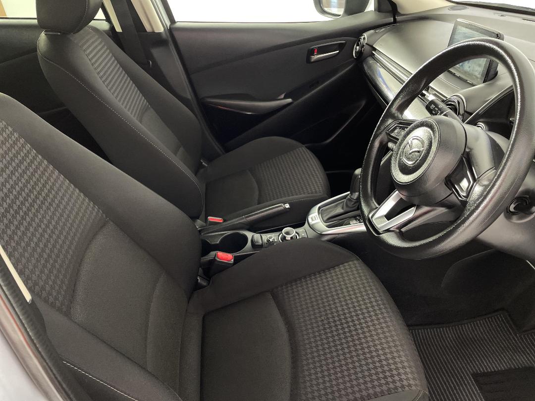 Photo '16' of Mazda Demio