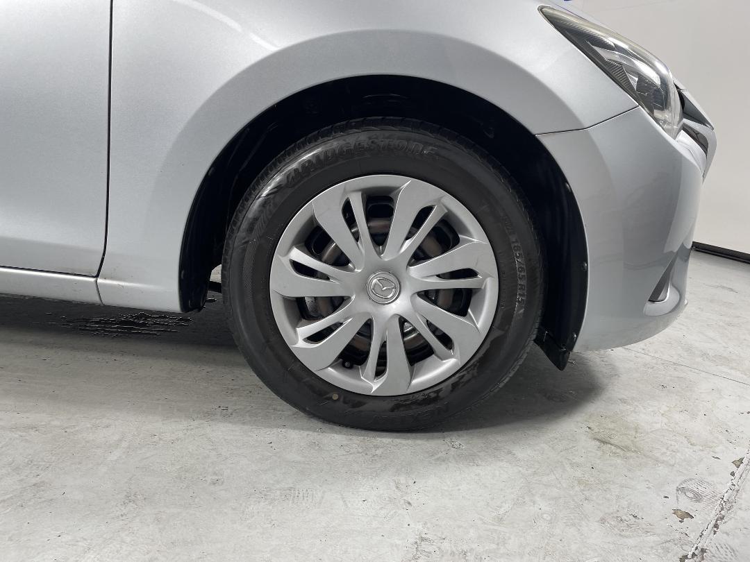 Photo '9' of Mazda Demio