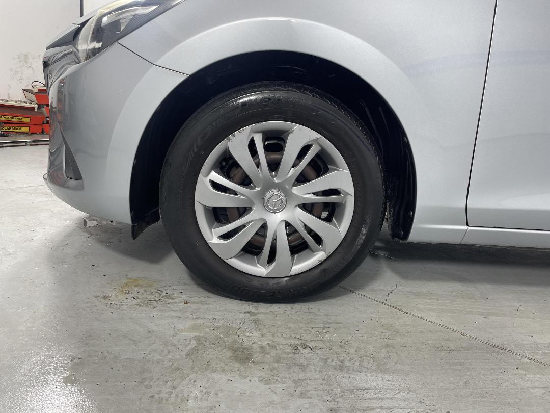 Photo '10' of Mazda Demio