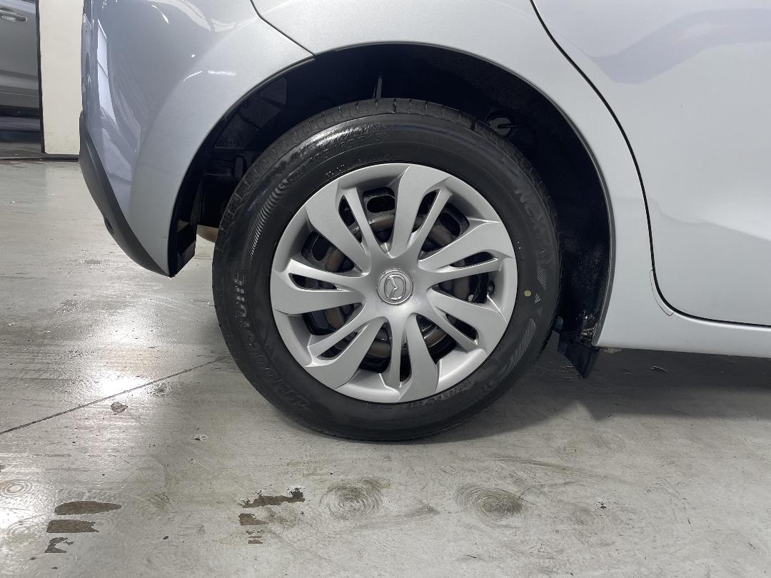 Photo '12' of Mazda Demio