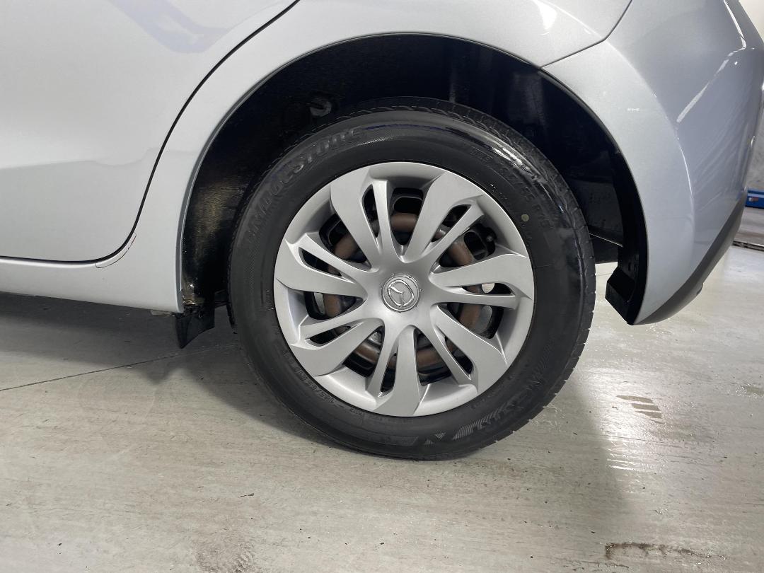 Photo '11' of Mazda Demio