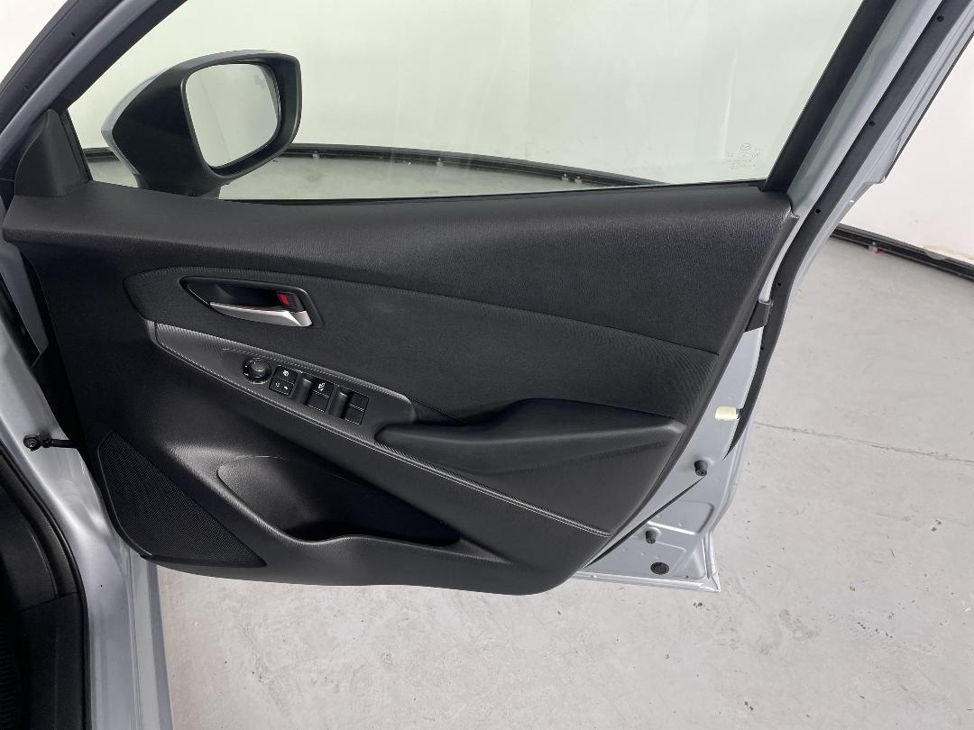 Photo '15' of Mazda Demio