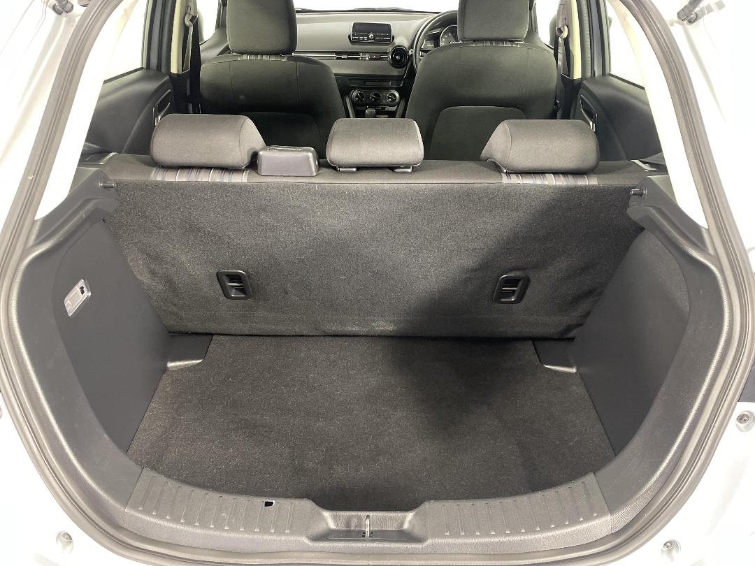 Photo '14' of Mazda Demio