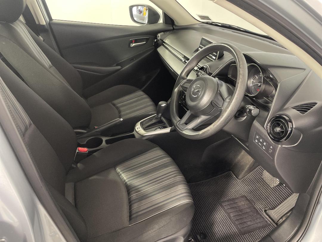 Photo '16' of Mazda Demio