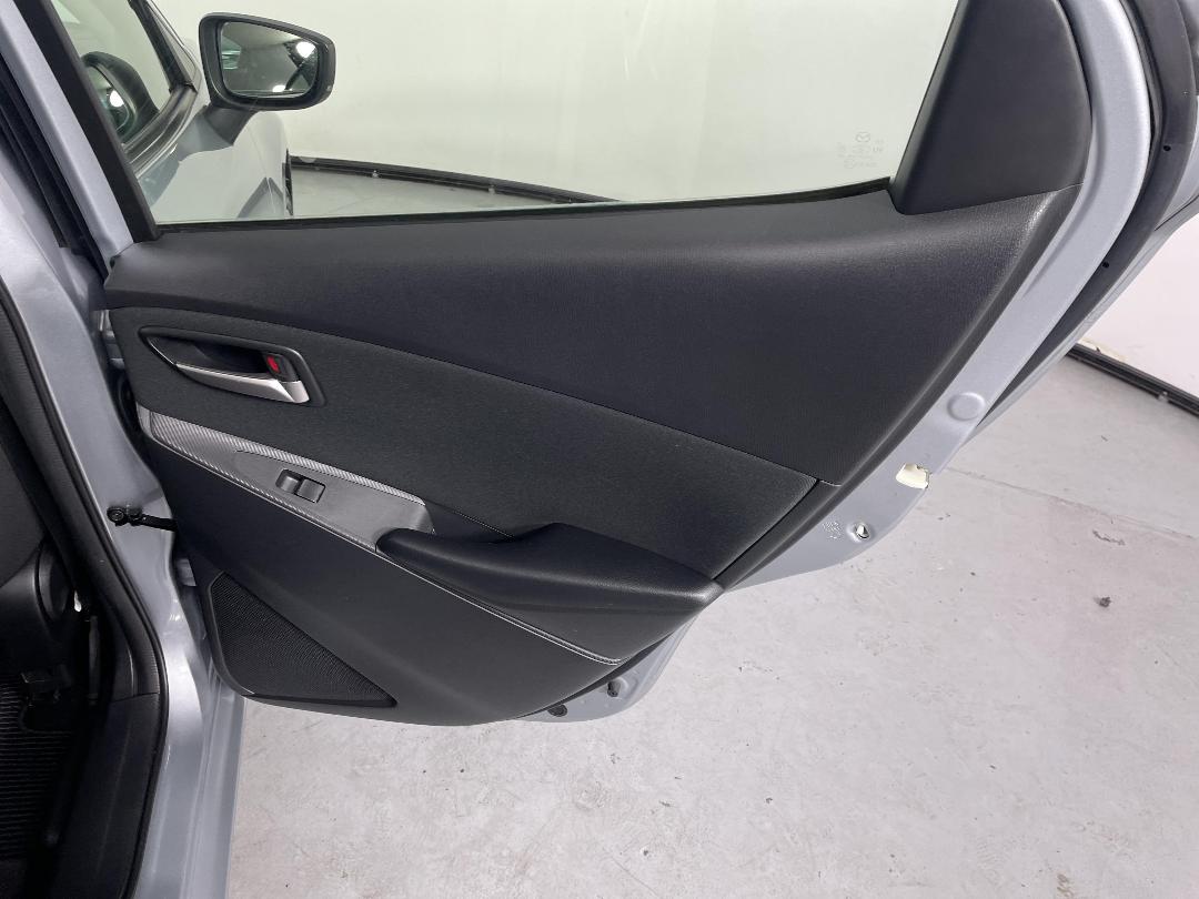 Photo '19' of Mazda Demio