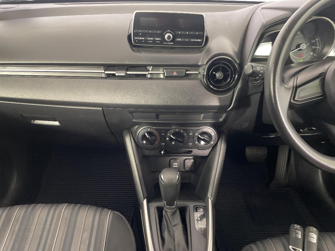 Photo '18' of Mazda Demio