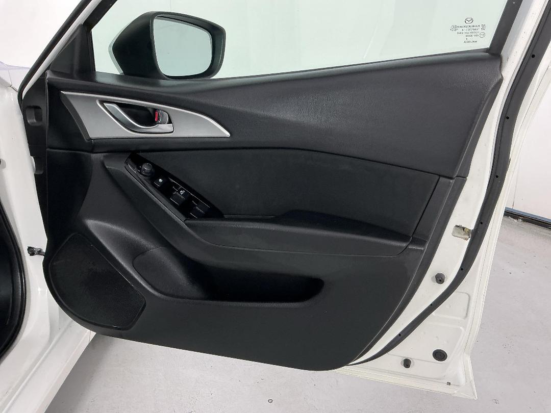 Photo '15' of Mazda Mazda3