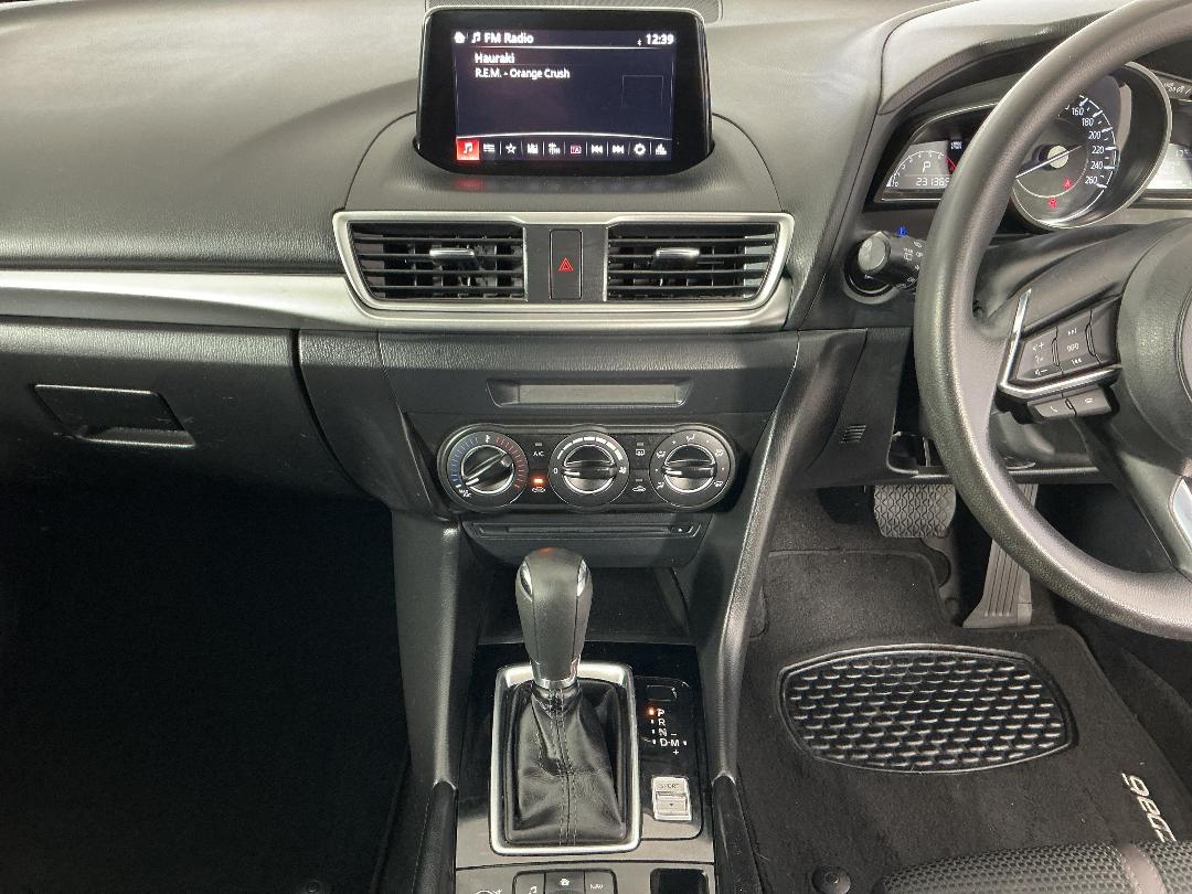 Photo '18' of Mazda Mazda3