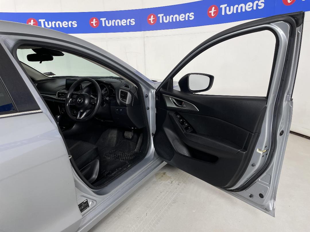 Photo '15' of Mazda Mazda3