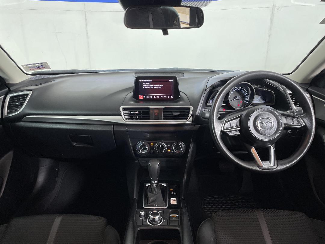 Photo '17' of Mazda Mazda3