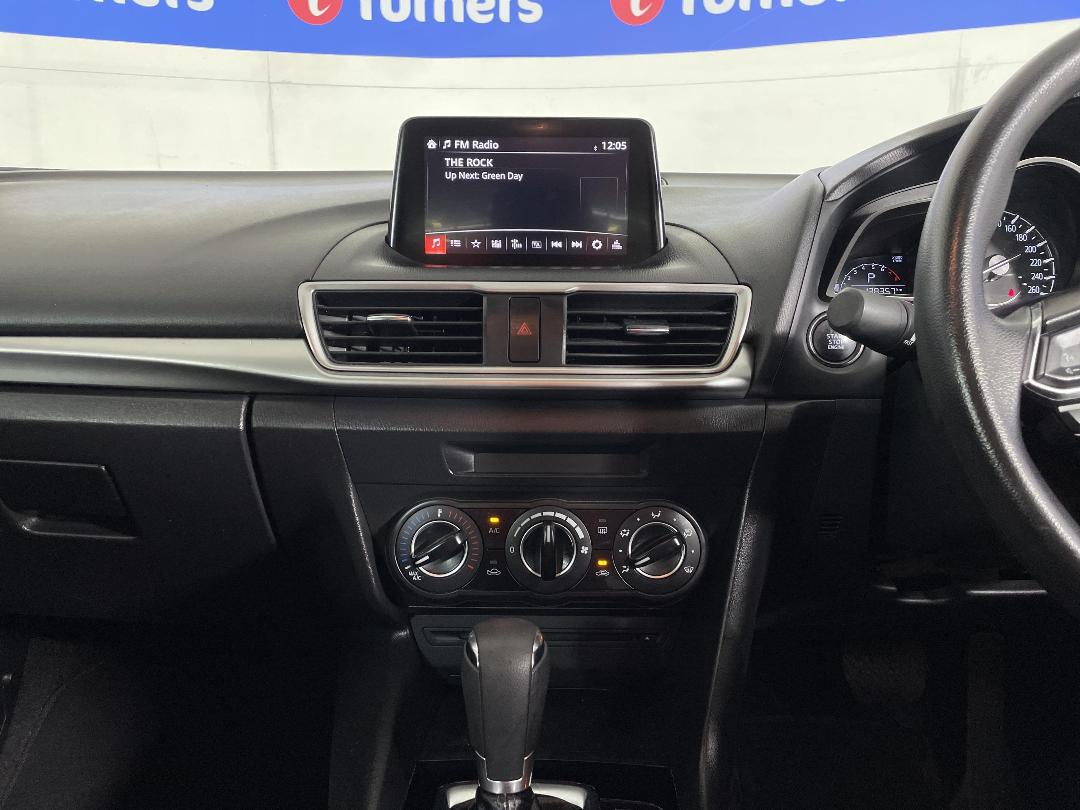 Photo '18' of Mazda Mazda3