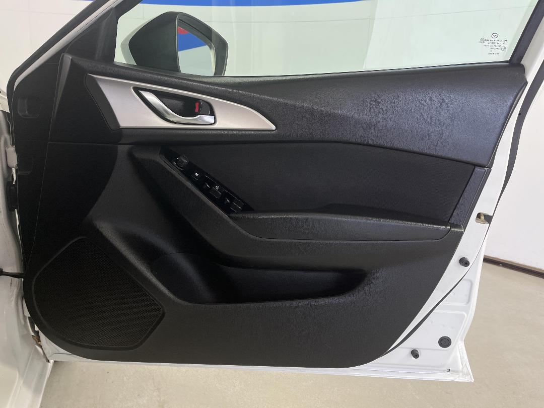 Photo '15' of Mazda Mazda3