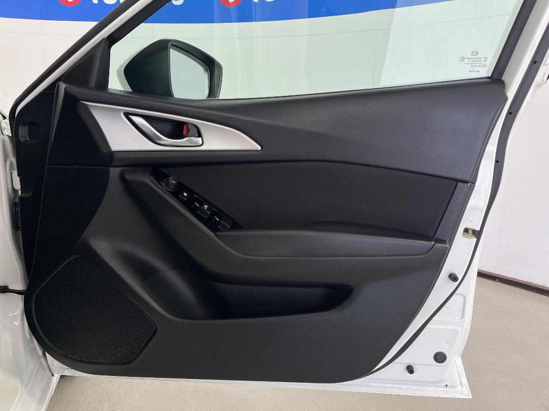 Photo '15' of Mazda Mazda3