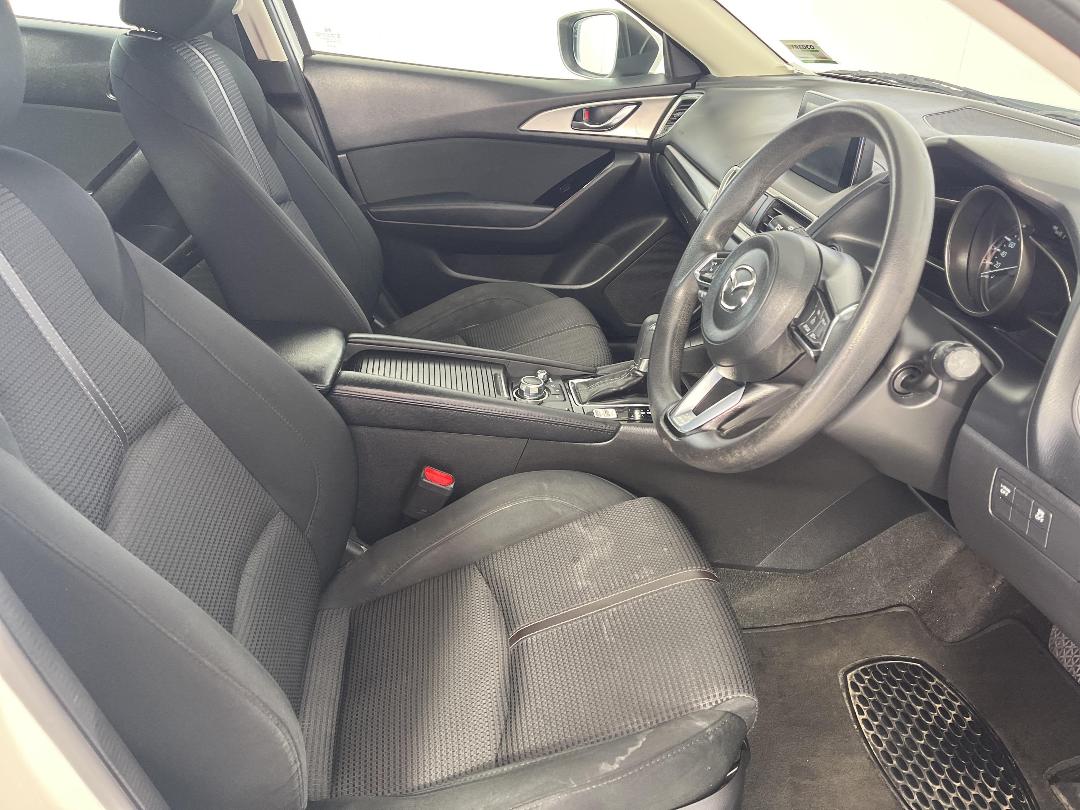 Photo '16' of Mazda Mazda3