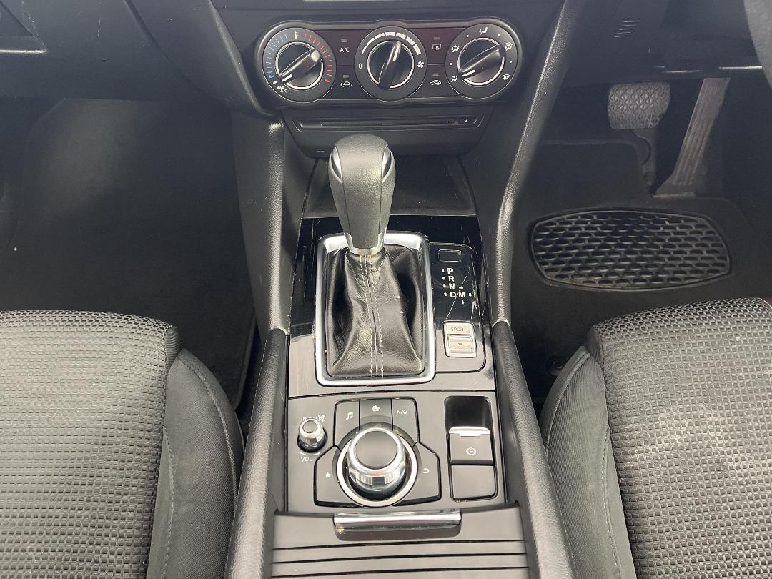 Photo '18' of Mazda Mazda3