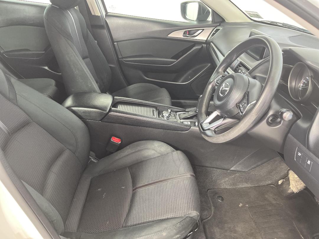 Photo '16' of Mazda Mazda3