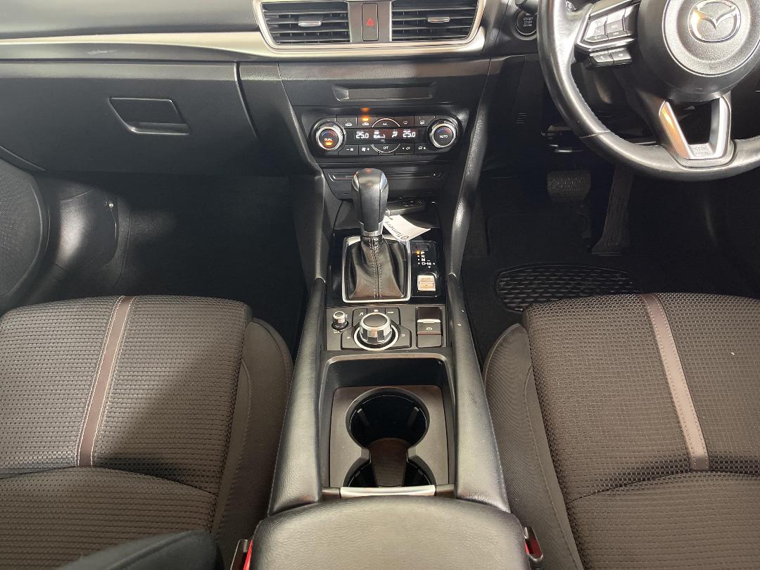 Photo '23' of Mazda Mazda3