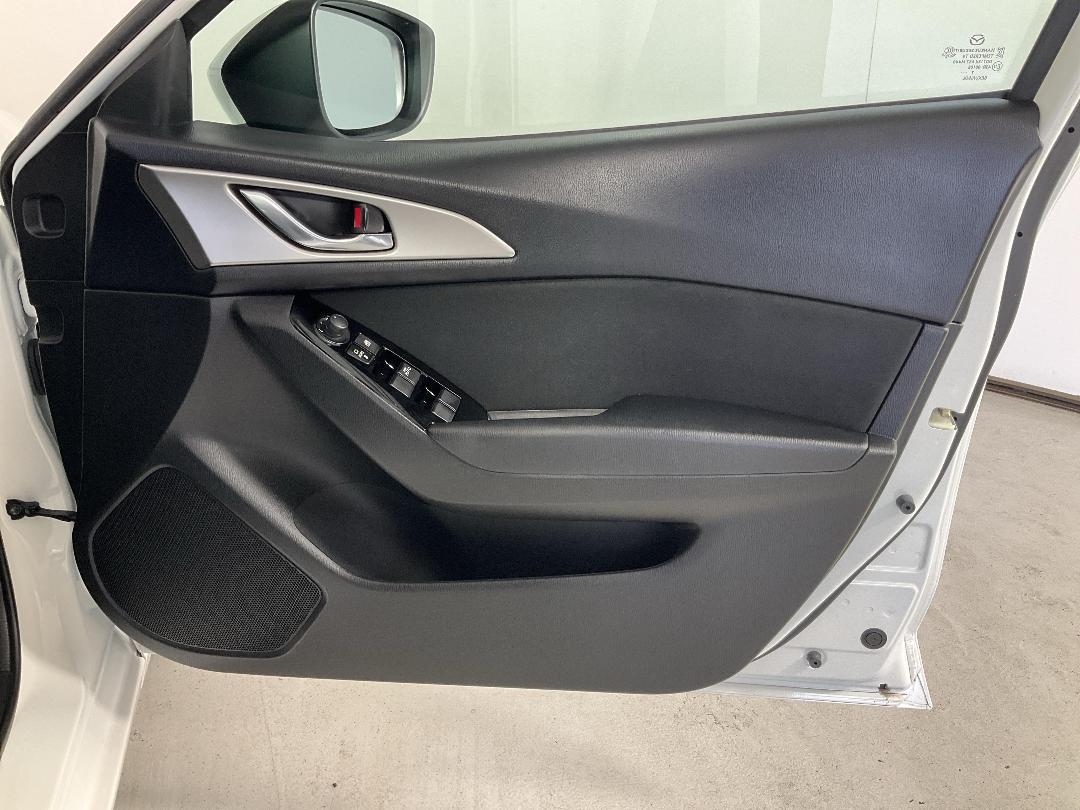 Photo '15' of Mazda Mazda3 Photo '15' of Mazda Mazda3