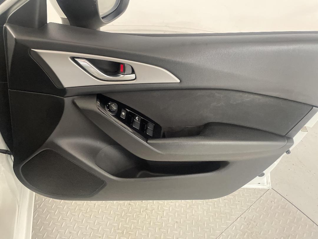 Photo '15' of Mazda Mazda3 Photo '15' of Mazda Mazda3