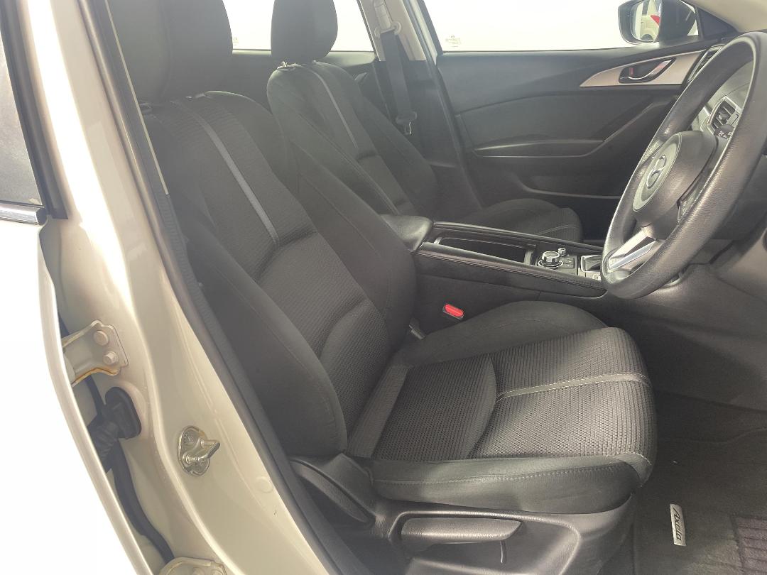 Photo '16' of Mazda Mazda3 Photo '16' of Mazda Mazda3