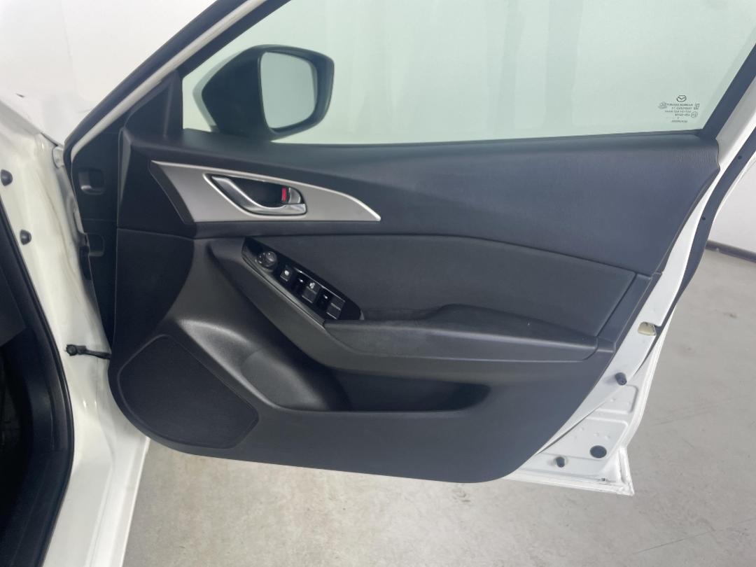 Photo '15' of Mazda Mazda3 Photo '15' of Mazda Mazda3