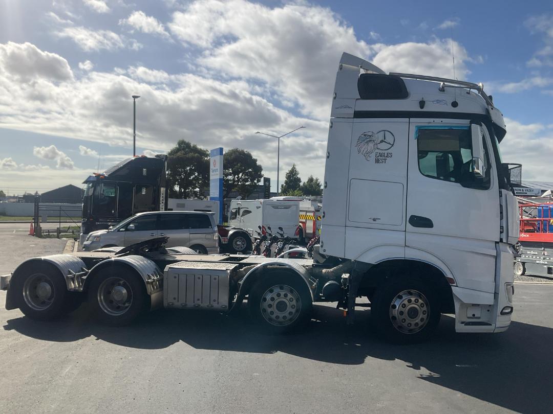 Photo '3' of Mercedes-Benz ACTROS 3263L 8X4 Tractor Unit
