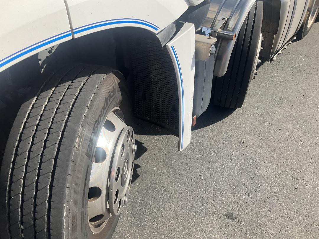 Photo '13' of Mercedes-Benz ACTROS 3263L 8X4 Tractor Unit