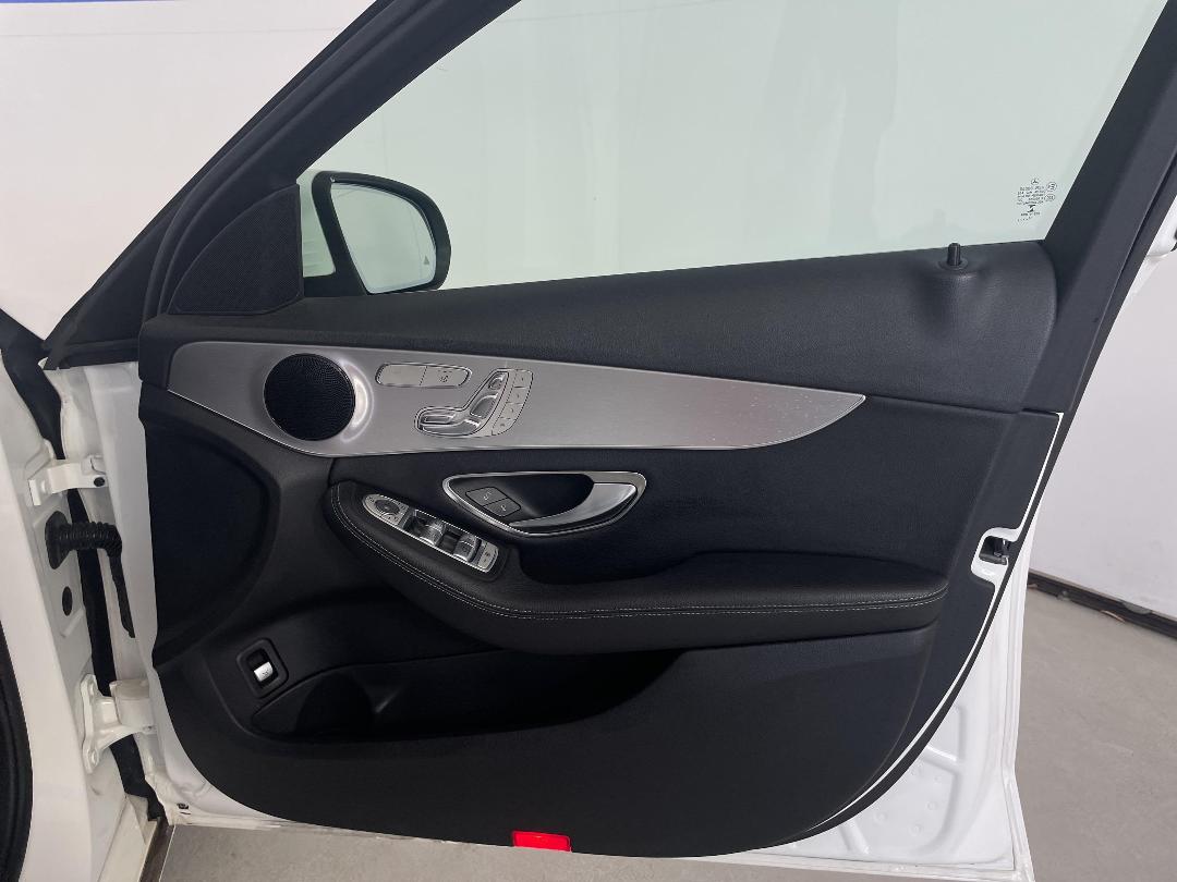 Photo '15' of Mercedes-Benz C-Class