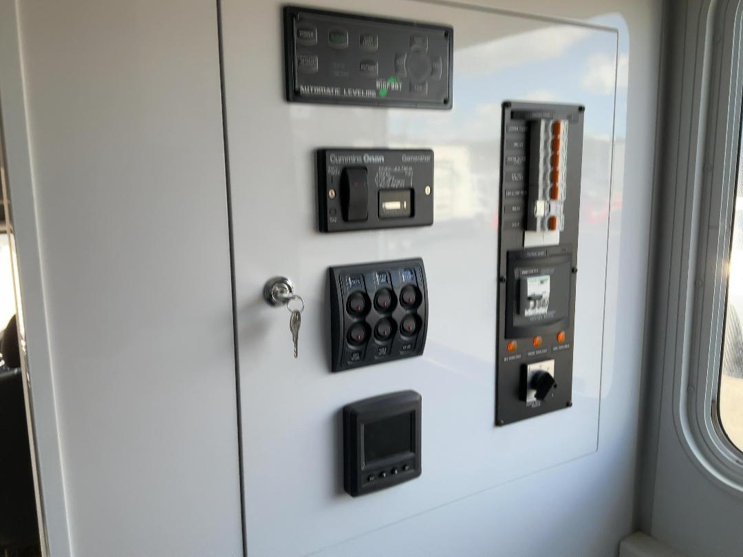 Photo '25' of Mercedes-Benz Sprinter 519 CC LWB 5.0T THL Motorhome