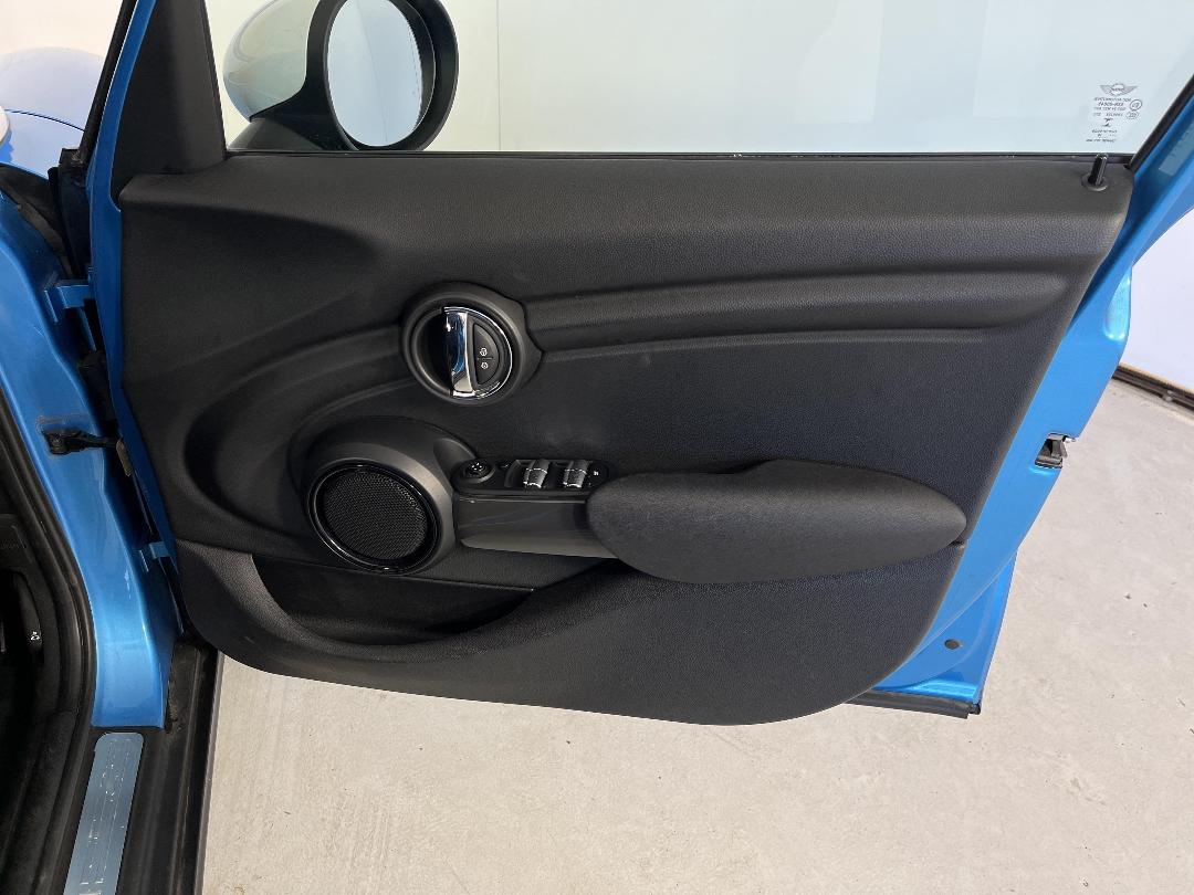 Photo '15' of Mini Hatch Photo '15' of Mini Hatch