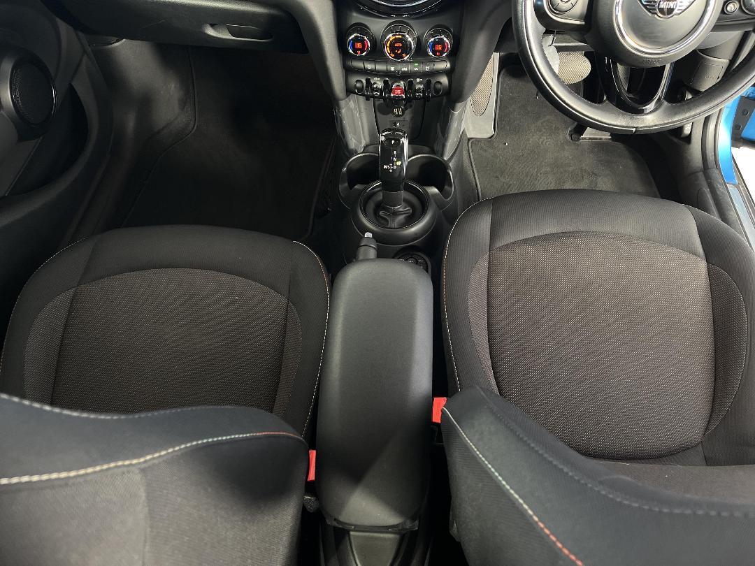 Photo '18' of Mini Hatch Photo '18' of Mini Hatch