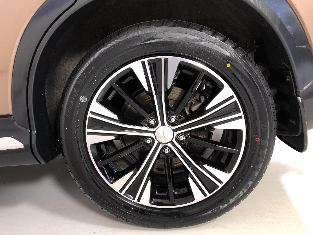 Photo '11' of Mitsubishi Eclipse Cross