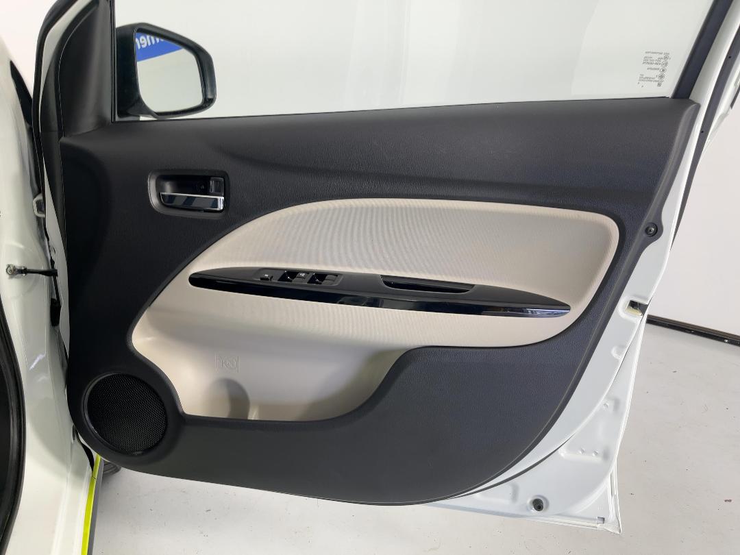 Photo '15' of Mitsubishi Mirage Photo '15' of Mitsubishi Mirage