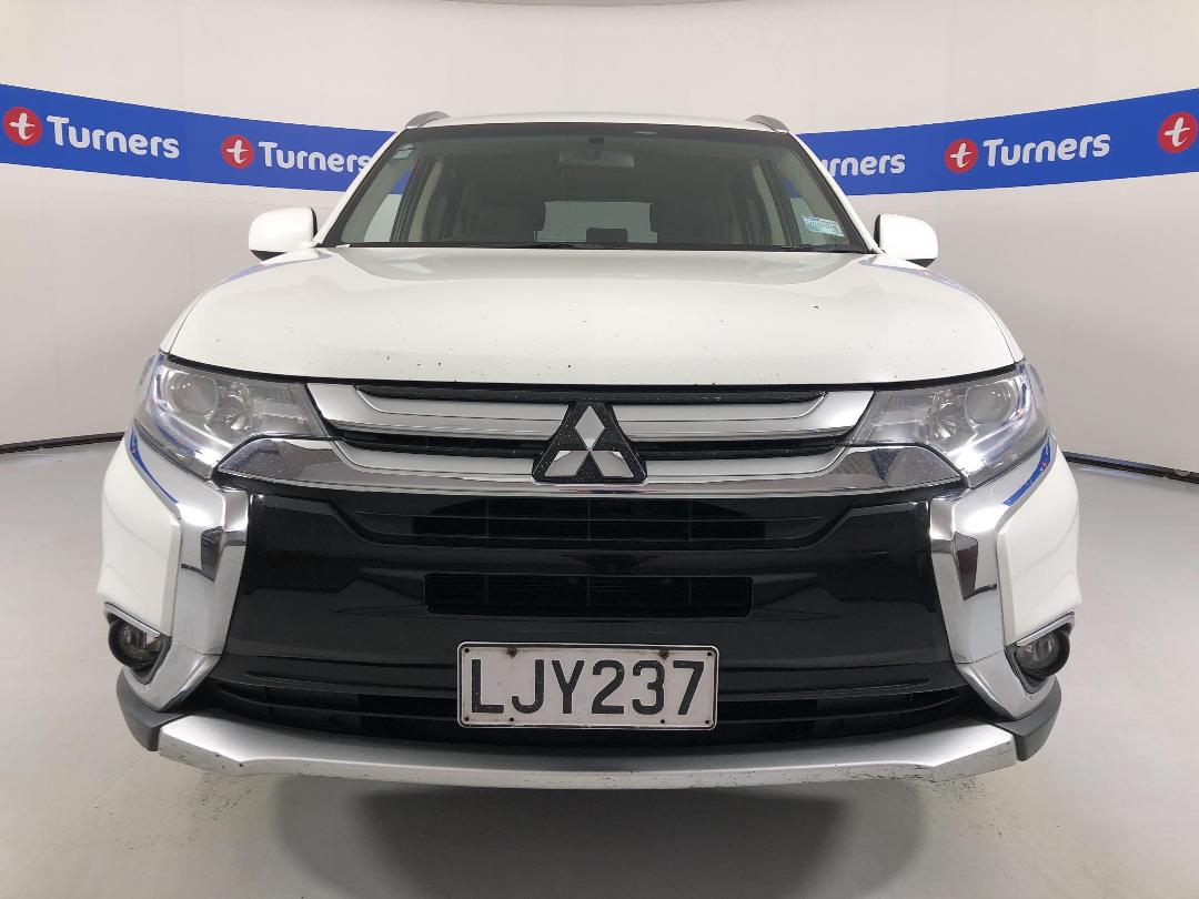 Photo '2' of Mitsubishi Outlander