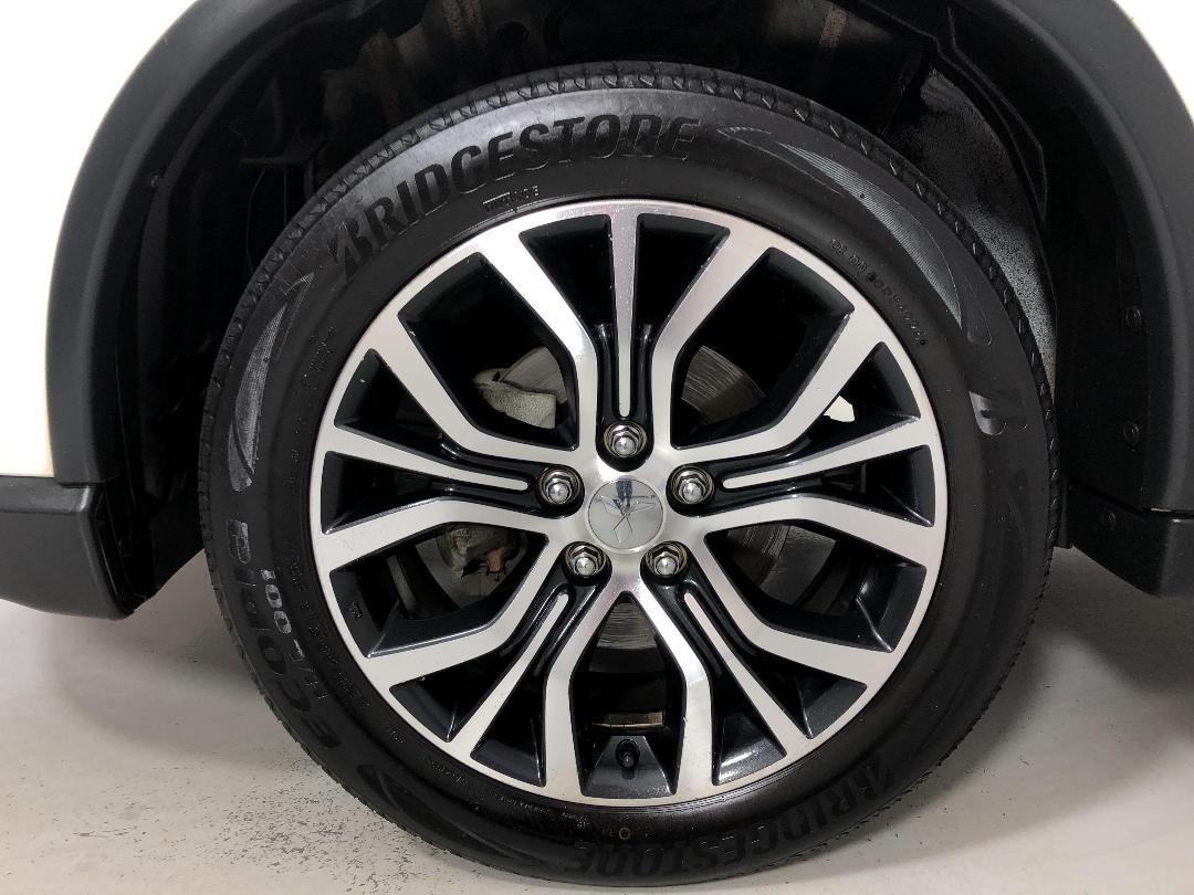 Photo '10' of Mitsubishi Outlander