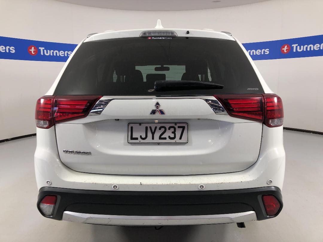 Photo '6' of Mitsubishi Outlander