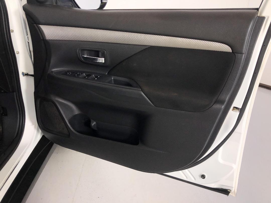 Photo '15' of Mitsubishi Outlander