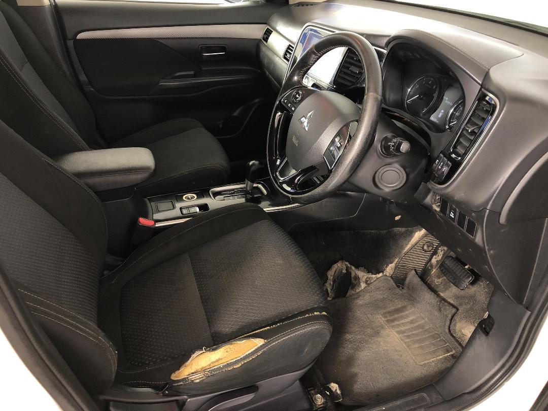 Photo '16' of Mitsubishi Outlander