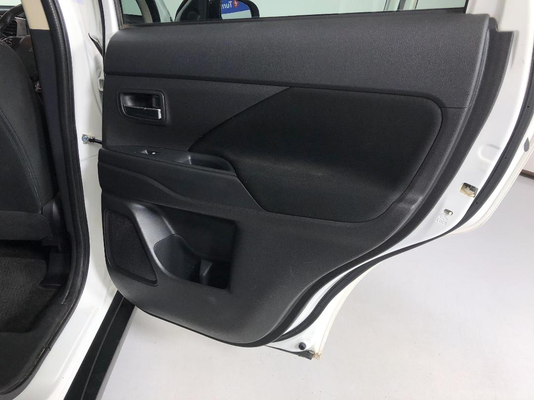 Photo '19' of Mitsubishi Outlander