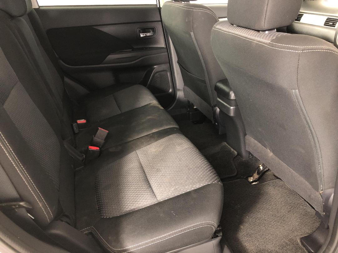 Photo '20' of Mitsubishi Outlander