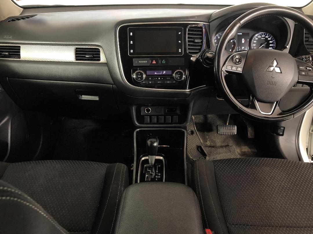 Photo '17' of Mitsubishi Outlander