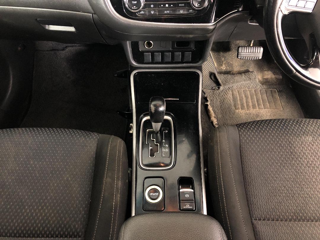 Photo '18' of Mitsubishi Outlander