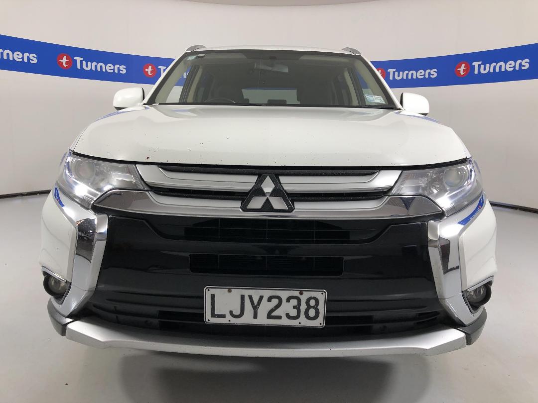Photo '2' of Mitsubishi Outlander